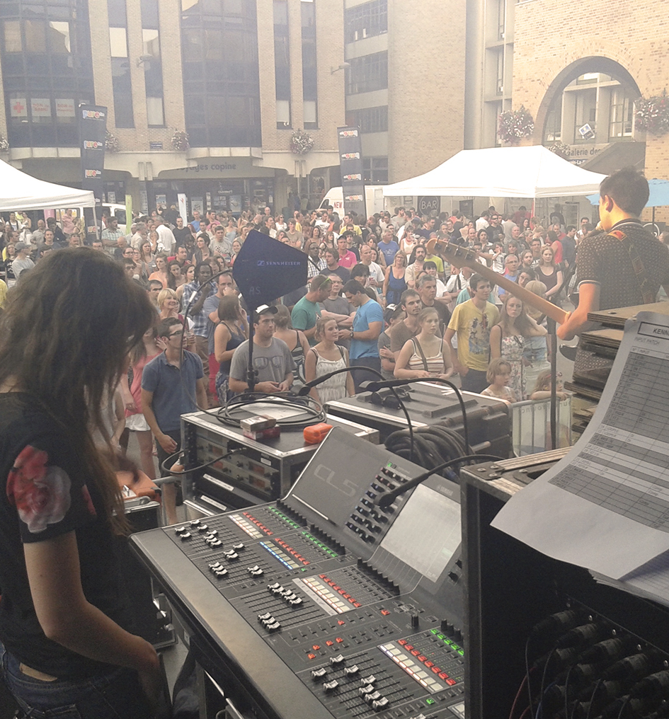 Concert de musique lors d'un festival à Louvain-la-Neuve